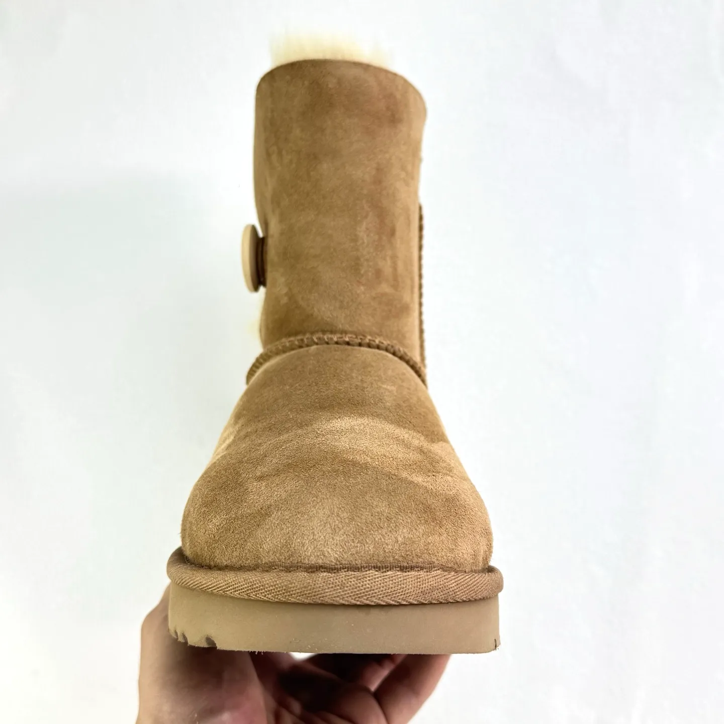 Local 💰460 UGG 6226 mid-tube wooden buckle, classic style of Longfeng fur, Size 35 36 37 38 39 40